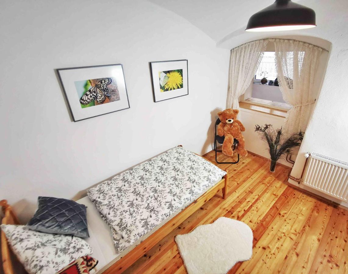 Ferienwohnung Himmelberg 80M2 In Der Altstadt Und Toll Fuer Familien Klagenfurt am Woerthersee Exterior foto